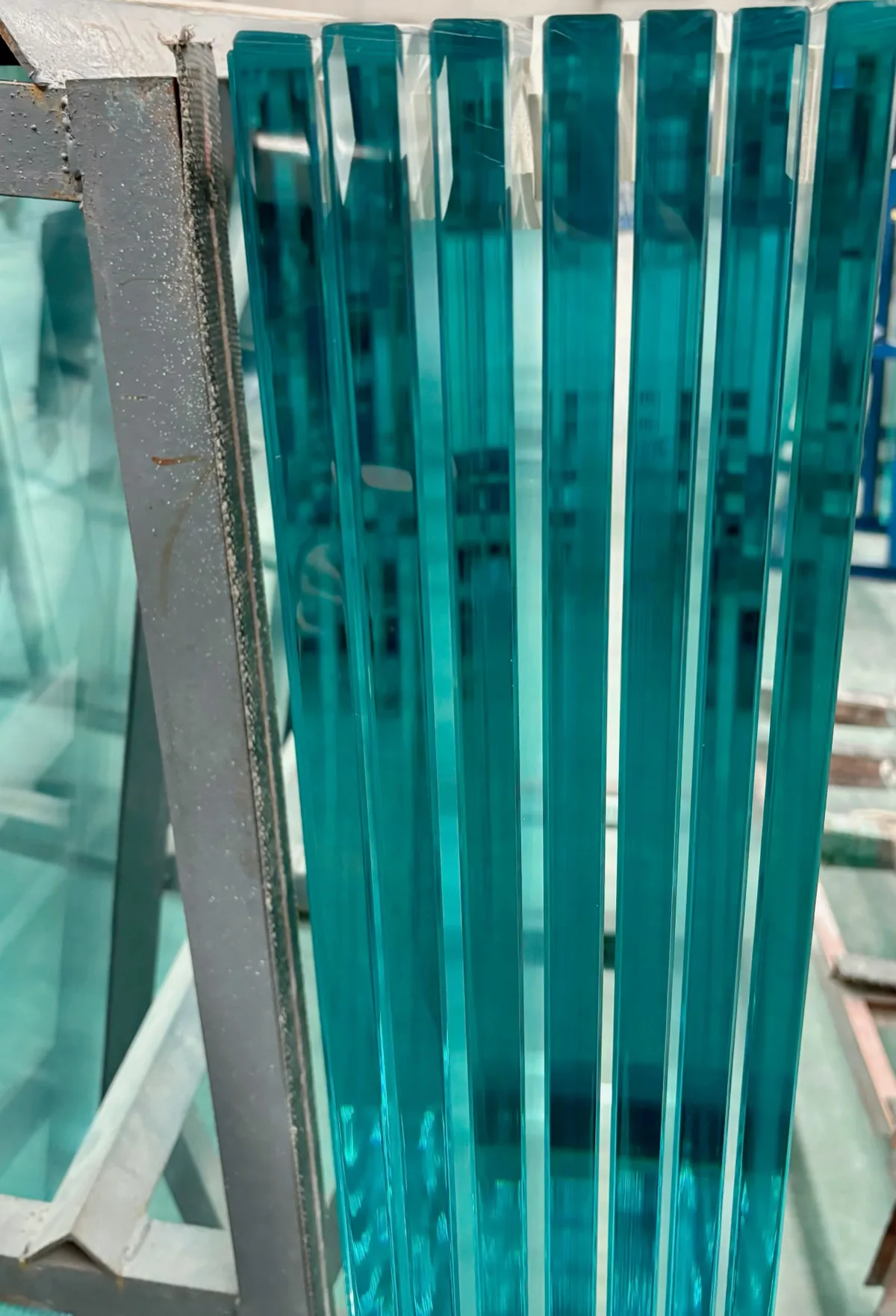 Edge view of 15 mm low-iron tempered glass panels supplied for a residential fencing project in the UAE