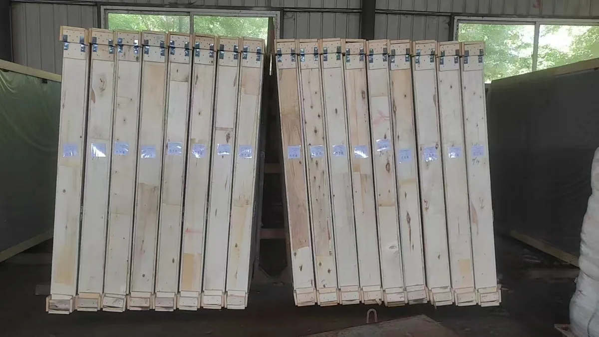 Glass packing shown in the supplied workshop photograph.